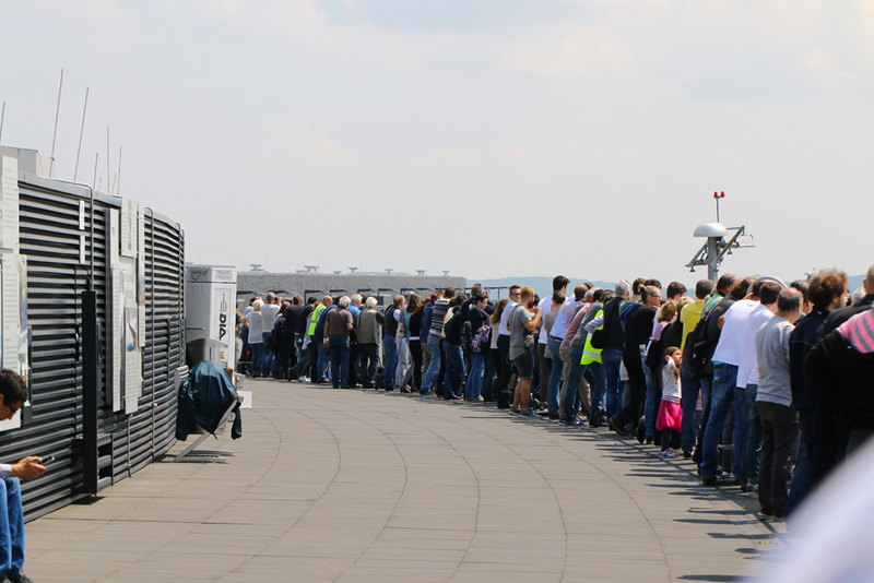 Nicht nur das bestaunte Flugzeug, auch das Interesse an der Landung des A380 von Emirates am Flughafen Wien war groß